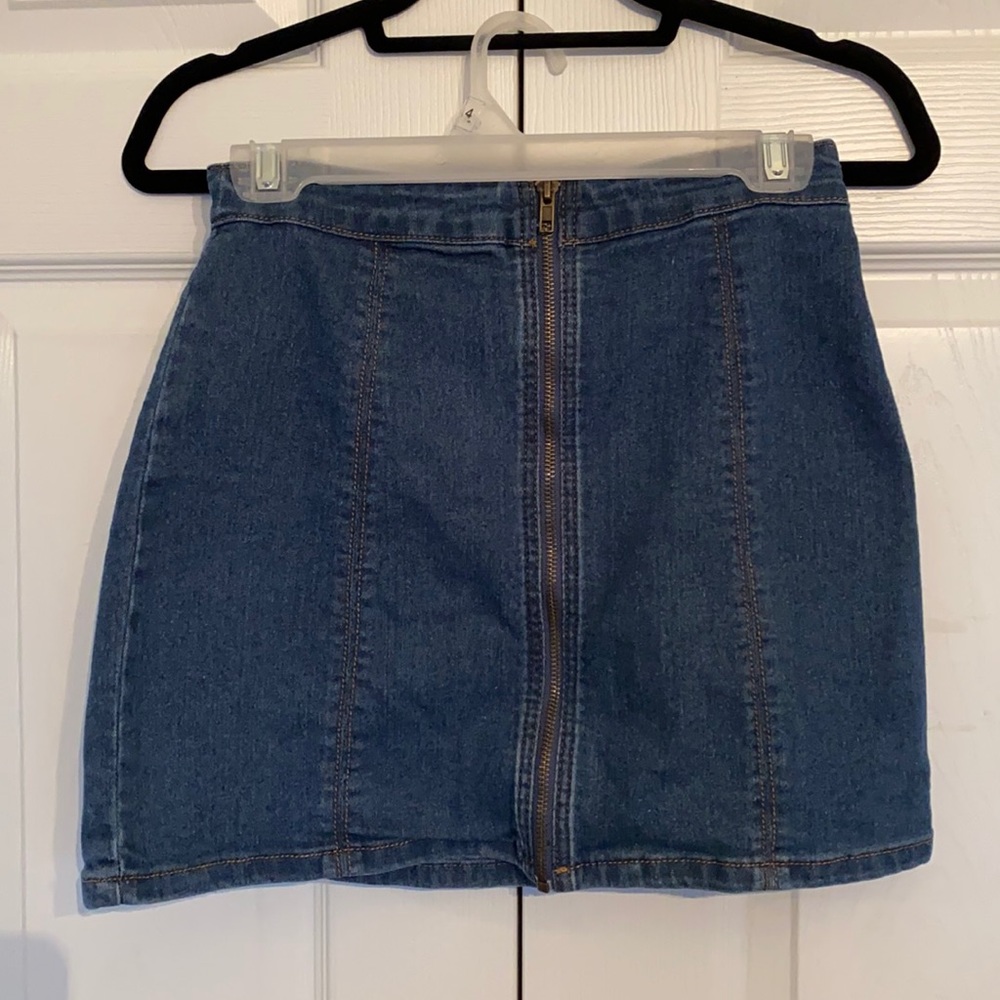 Jean skirt with front zipper, M, Forever 21, new condition